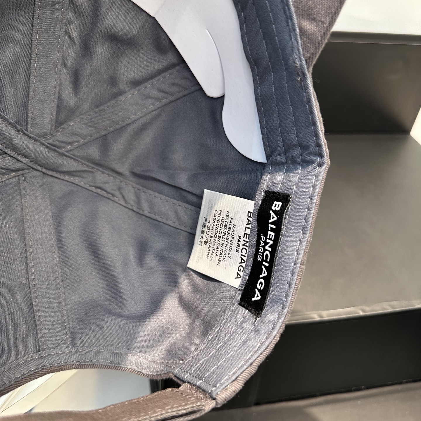BALENCIAGA 高仿 男款 手寫LOGO棒球帽 咖啡色潮流帽| 9 BALENCIAGA 高仿 男款 手寫LOGO棒球帽 咖啡色潮流帽