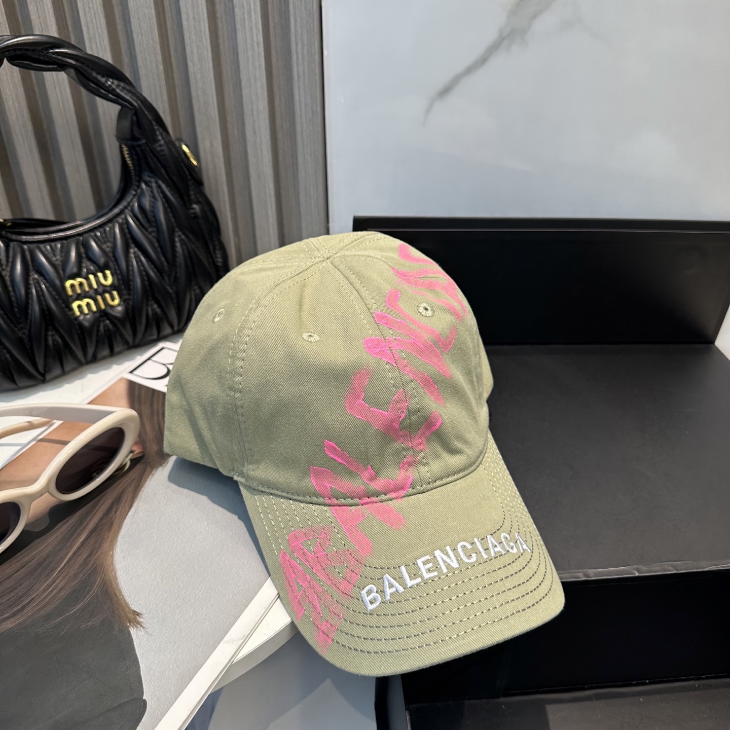 BALENCIAGA 一比一 男款 手寫LOGO棒球帽 卡其色潮流帽| 8 BALENCIAGA 一比一 男款 手寫LOGO棒球帽 卡其色潮流帽