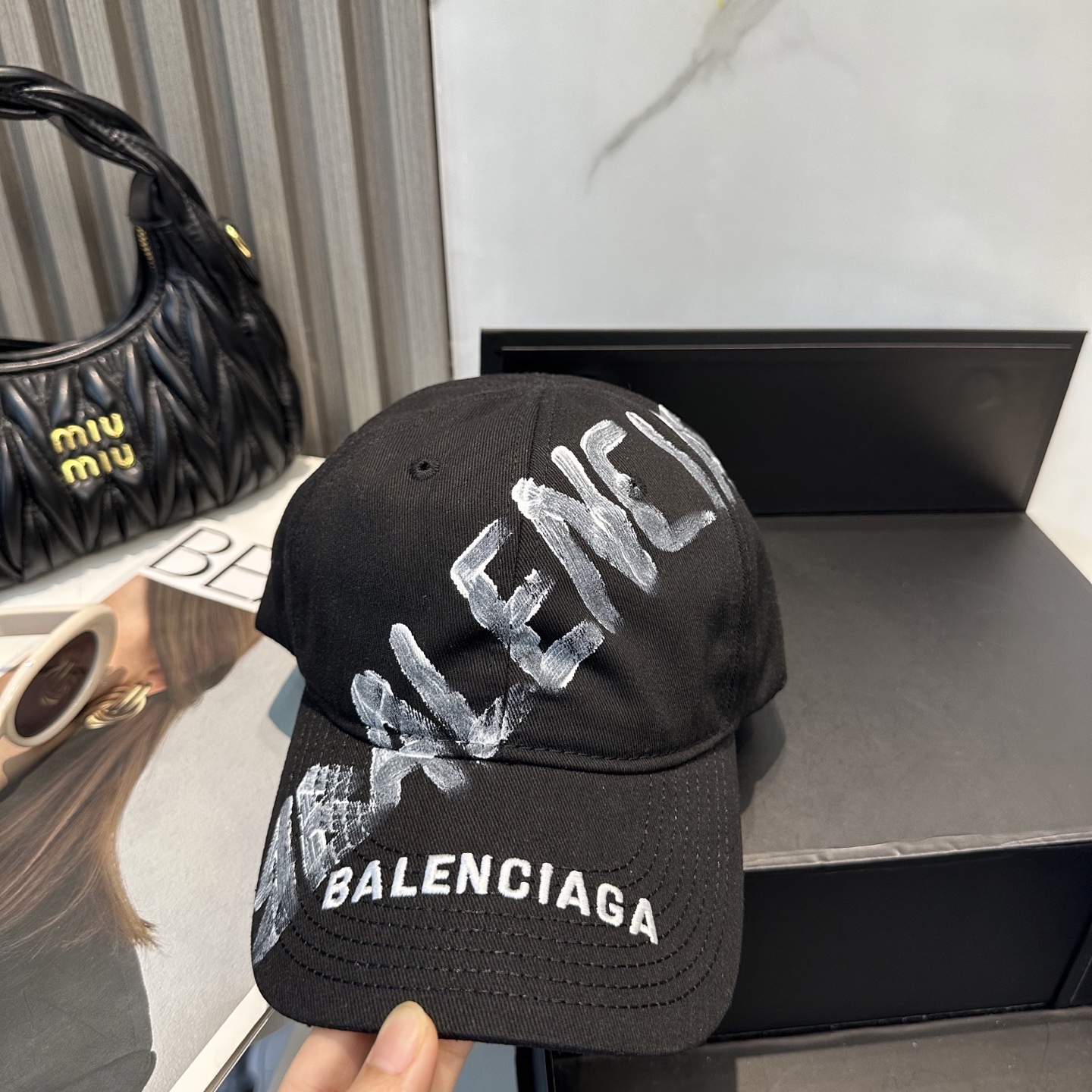 BALENCIAGA 原單 男款 手寫LOGO棒球帽 黑色潮流帽| 14 BALENCIAGA 原單 男款 手寫LOGO棒球帽 黑色潮流帽
