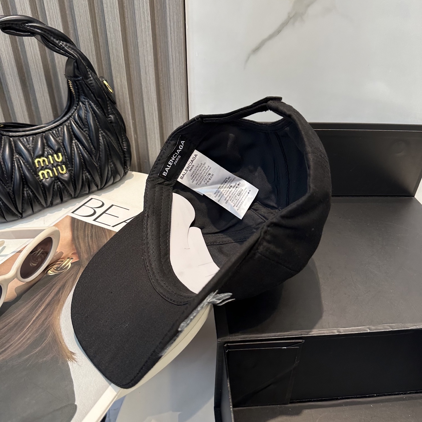 BALENCIAGA 原單 男款 手寫LOGO棒球帽 黑色潮流帽| 12 BALENCIAGA 原單 男款 手寫LOGO棒球帽 黑色潮流帽