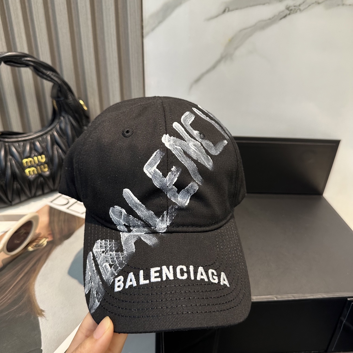 BALENCIAGA 原單 男款 手寫LOGO棒球帽 黑色潮流帽| 11 BALENCIAGA 原單 男款 手寫LOGO棒球帽 黑色潮流帽