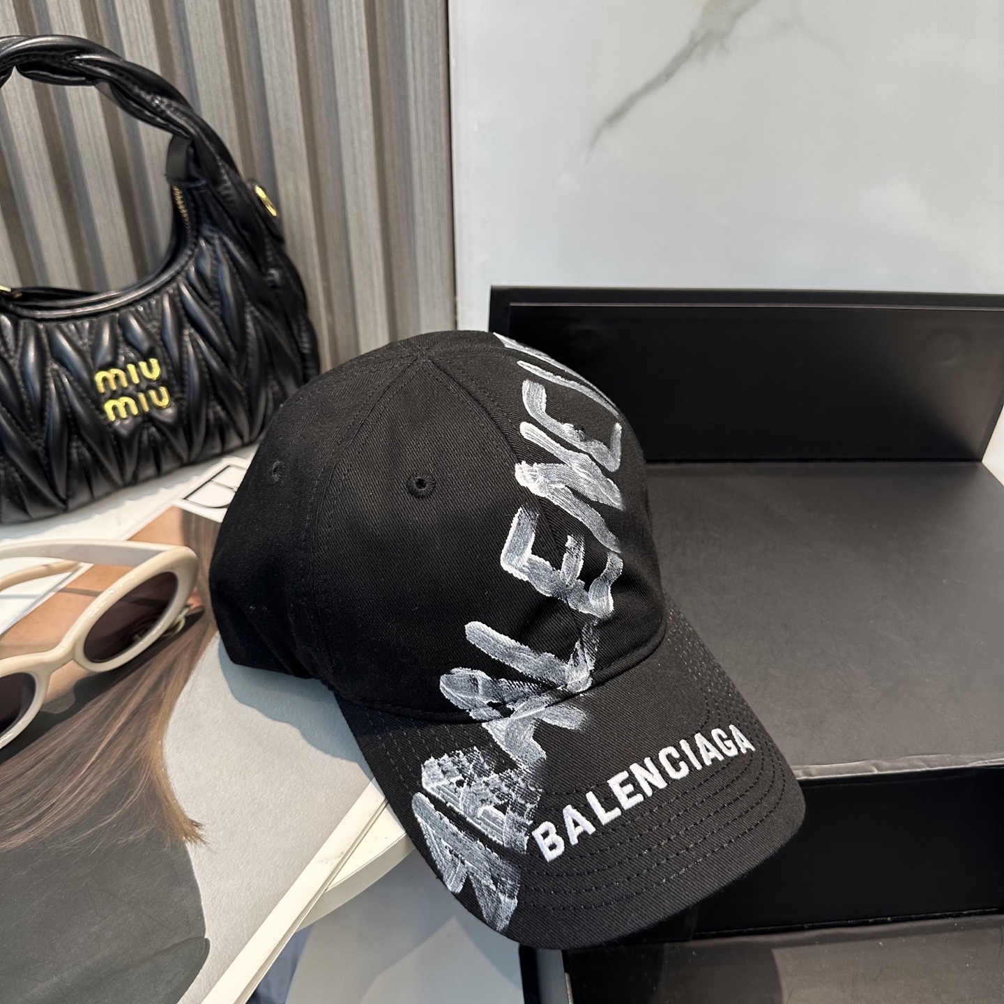 BALENCIAGA 原單 男款 手寫LOGO棒球帽 黑色潮流帽| 8 BALENCIAGA 原單 男款 手寫LOGO棒球帽 黑色潮流帽