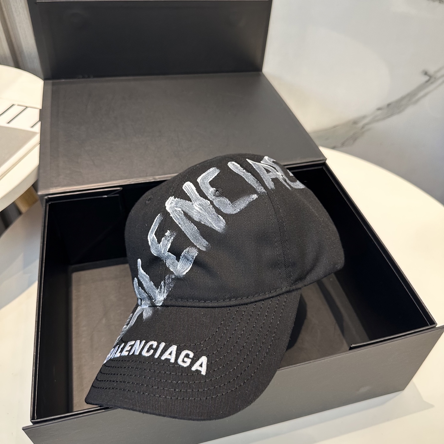 BALENCIAGA 原單 男款 手寫LOGO棒球帽 黑色潮流帽| 7 BALENCIAGA 原單 男款 手寫LOGO棒球帽 黑色潮流帽