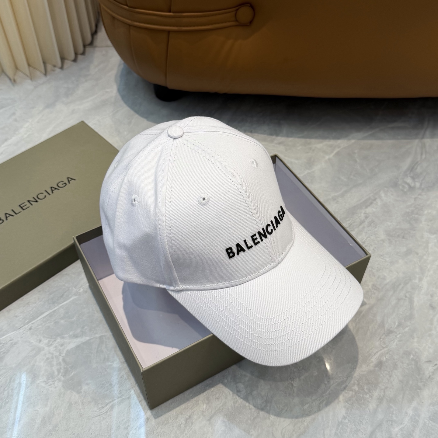 BALENCIAGA A貨 男款 LOGO棒球帽 白色百搭潮流帽| 11 BALENCIAGA A貨 男款 LOGO棒球帽 白色百搭潮流帽