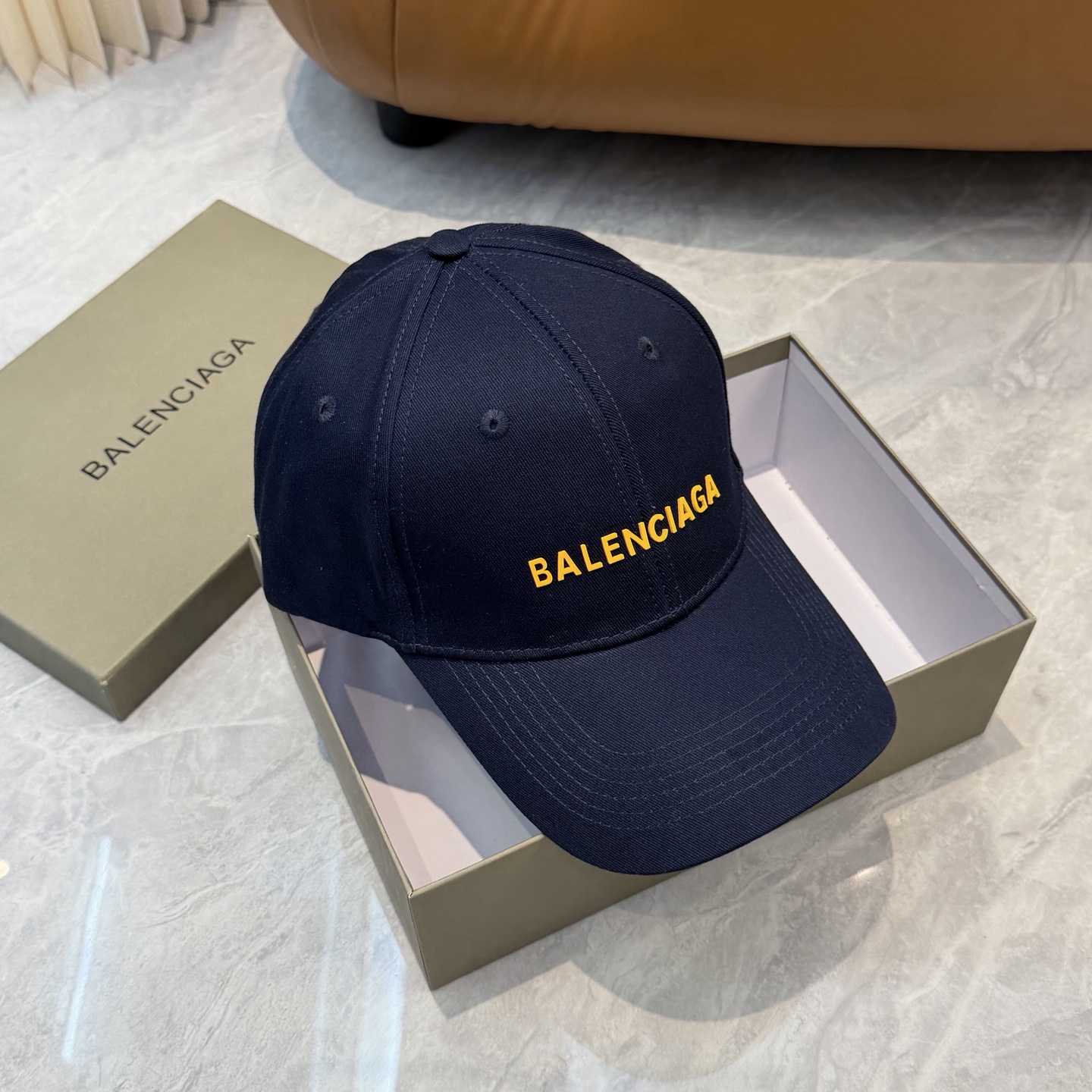 BALENCIAGA 高仿 男款 LOGO刺繡棒球帽 深藍色潮流帽| 8 BALENCIAGA 高仿 男款 LOGO刺繡棒球帽 深藍色潮流帽