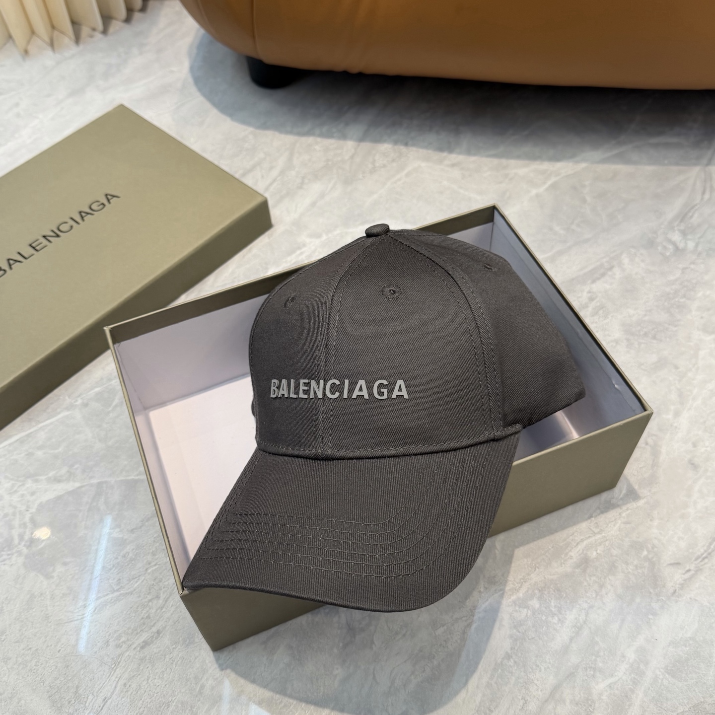 BALENCIAGA 高仿 男款 LOGO刺繡棒球帽 灰色百搭潮流帽| 14 BALENCIAGA 高仿 男款 LOGO刺繡棒球帽 灰色百搭潮流帽