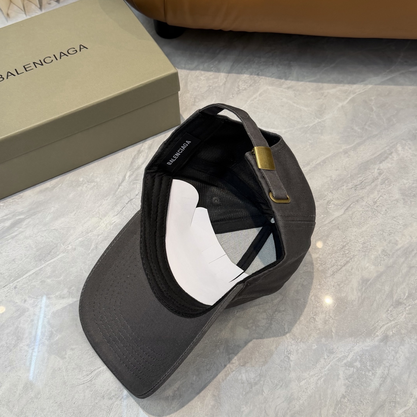 BALENCIAGA 高仿 男款 LOGO刺繡棒球帽 灰色百搭潮流帽| 12 BALENCIAGA 高仿 男款 LOGO刺繡棒球帽 灰色百搭潮流帽