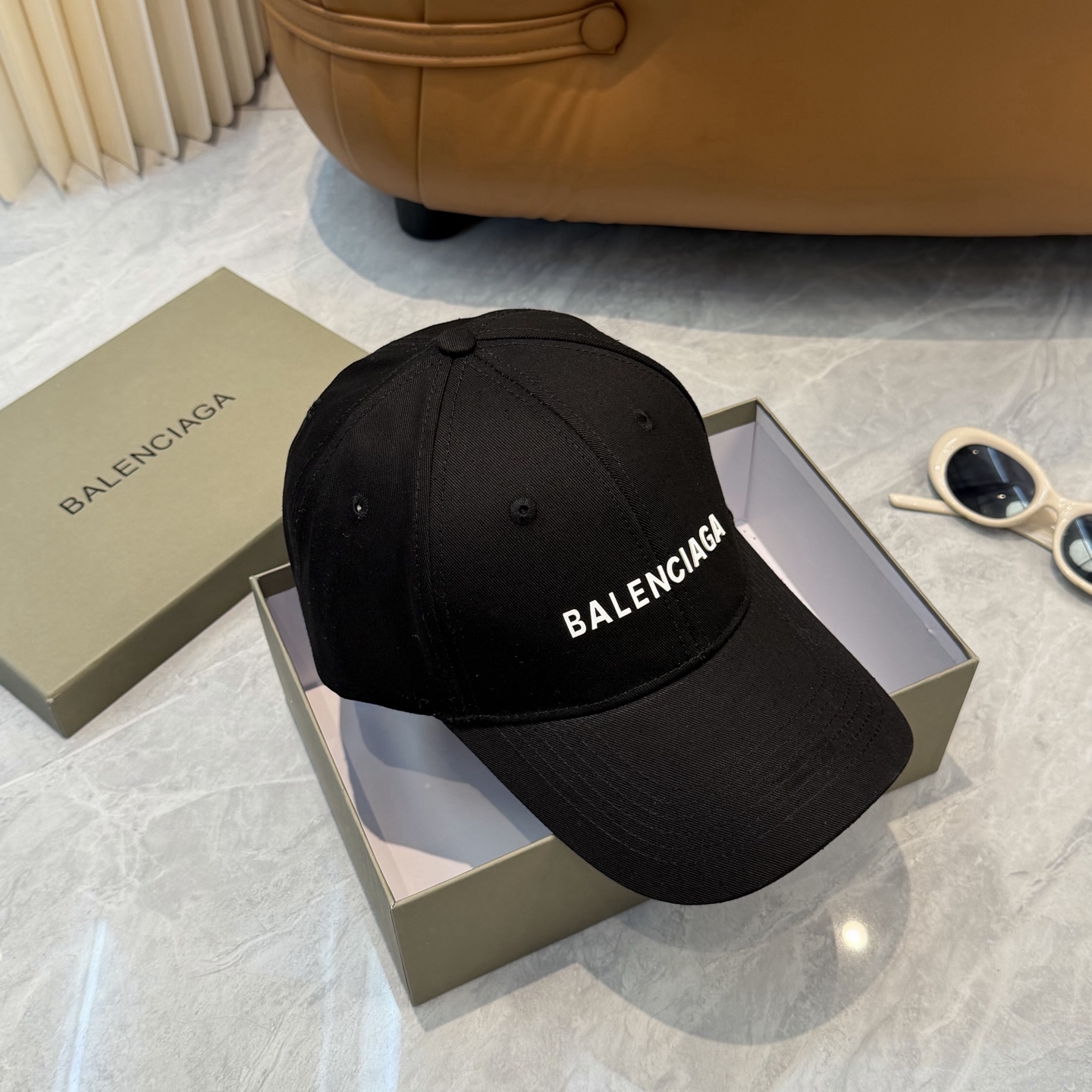 BALENCIAGA 一比一 男款 LOGO刺繡棒球帽 黑色經典潮流帽| 8 BALENCIAGA 一比一 男款 LOGO刺繡棒球帽 黑色經典潮流帽