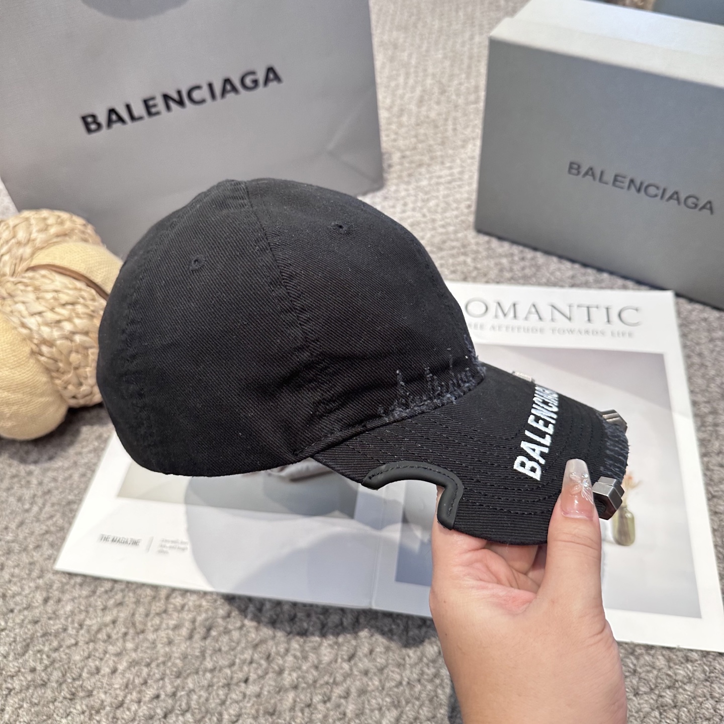 BALENCIAGA A貨 男款 做舊破壞風棒球帽 黑色街頭潮帽| 9 BALENCIAGA A貨 男款 做舊破壞風棒球帽 黑色街頭潮帽