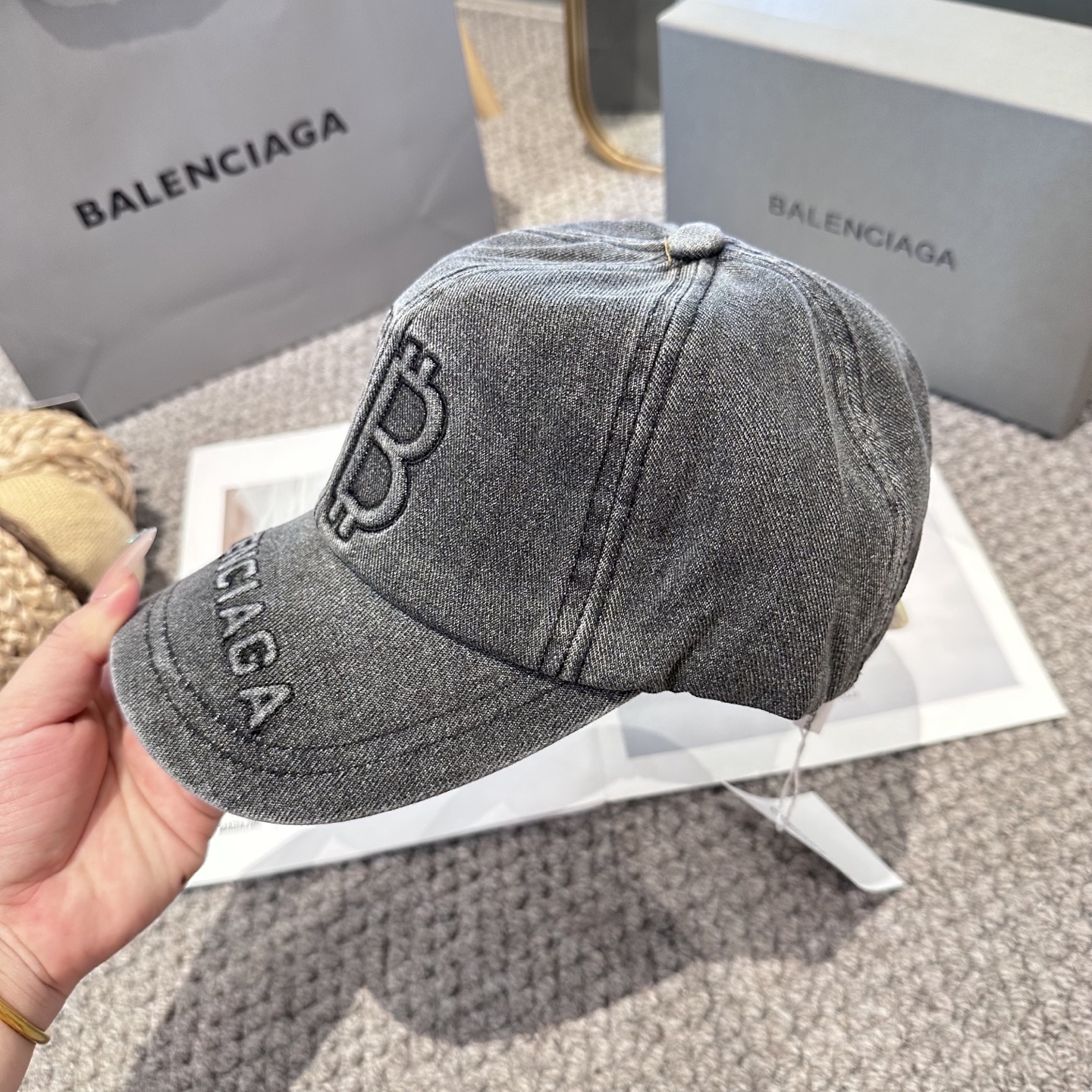BALENCIAGA 高仿 男款 做舊牛仔BB刺繡棒球帽 潮流設計帽| 10 BALENCIAGA 高仿 男款 做舊牛仔BB刺繡棒球帽 潮流設計帽