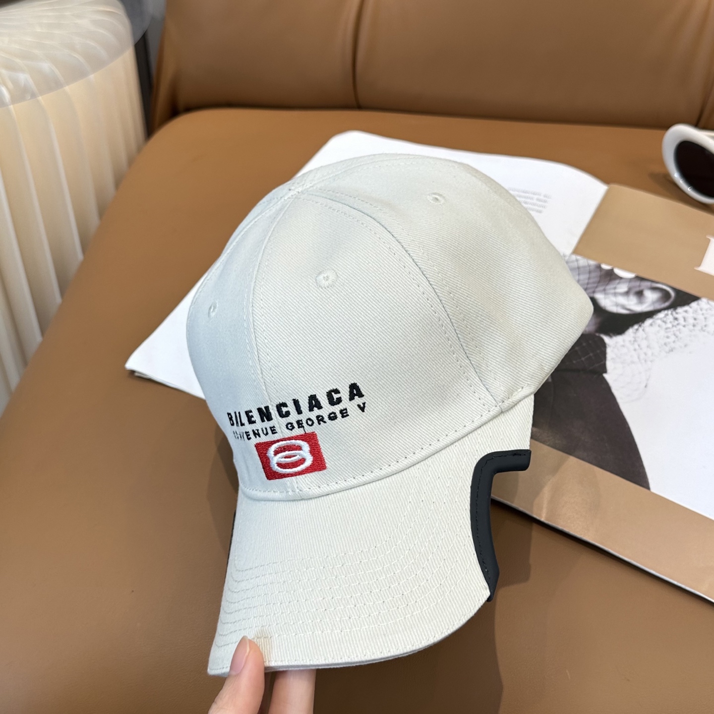 BALENCIAGA 一比一 男款 刺繡LOGO棒球帽 米白色潮流帽| 14 BALENCIAGA 一比一 男款 刺繡LOGO棒球帽 米白色潮流帽