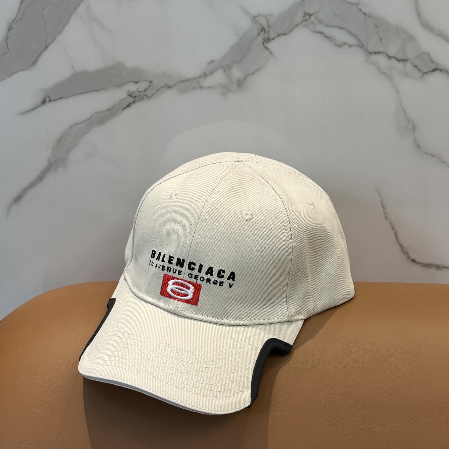 BALENCIAGA 一比一 男款 刺繡LOGO棒球帽 米白色潮流帽| 8 BALENCIAGA 一比一 男款 刺繡LOGO棒球帽 米白色潮流帽