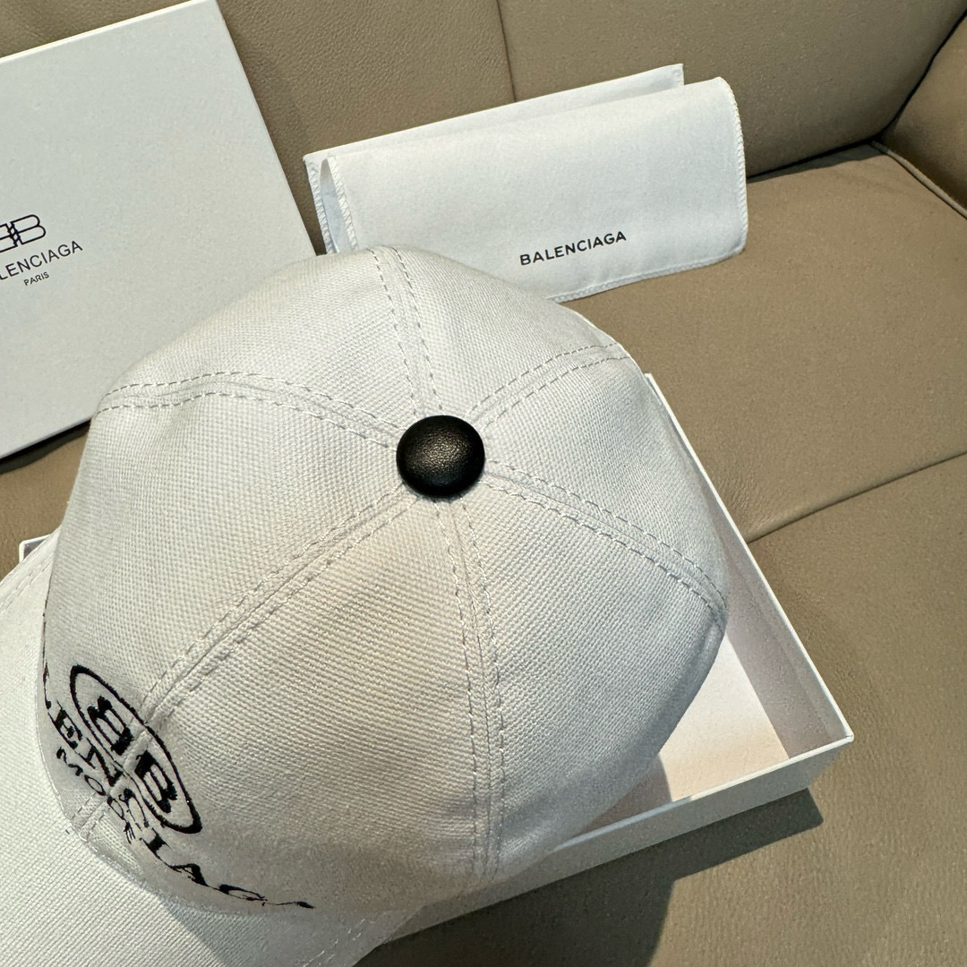 BALENCIAGA 原單 男款 BB刺繡LOGO棒球帽 白色潮流帽| 10 BALENCIAGA 原單 男款 BB刺繡LOGO棒球帽 白色潮流帽