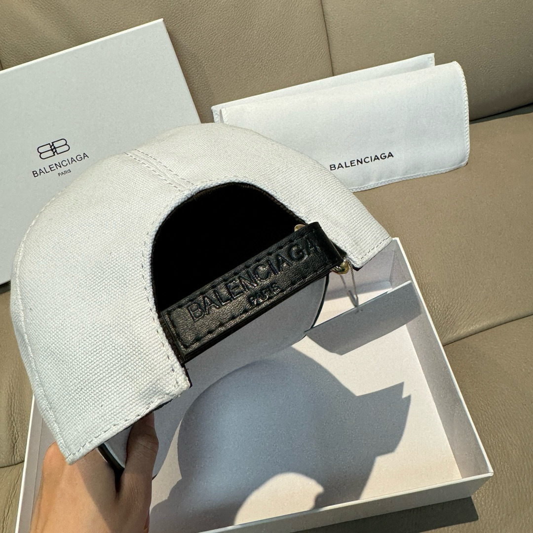 BALENCIAGA 原單 男款 BB刺繡LOGO棒球帽 白色潮流帽| 9 BALENCIAGA 原單 男款 BB刺繡LOGO棒球帽 白色潮流帽