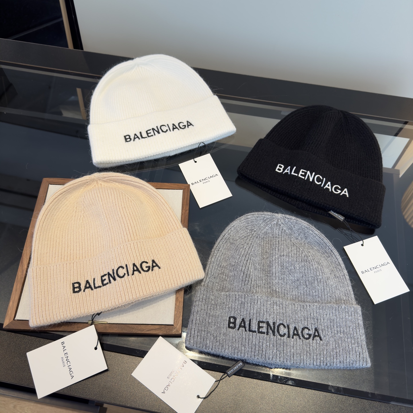 BALENCIAGA 一比一 男女款 刺繡LOGO針織毛帽 冬季帽| 15 BALENCIAGA 一比一 男女款 刺繡LOGO針織毛帽 冬季帽