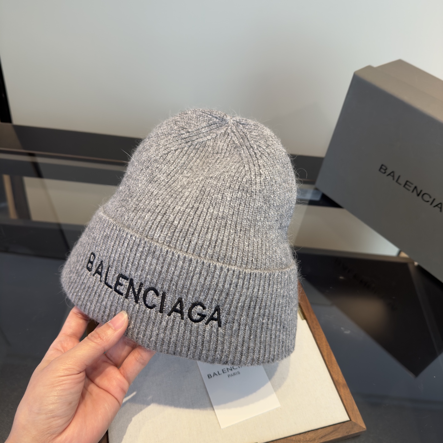 BALENCIAGA 一比一 男女款 刺繡LOGO針織毛帽 冬季帽| 12 BALENCIAGA 一比一 男女款 刺繡LOGO針織毛帽 冬季帽