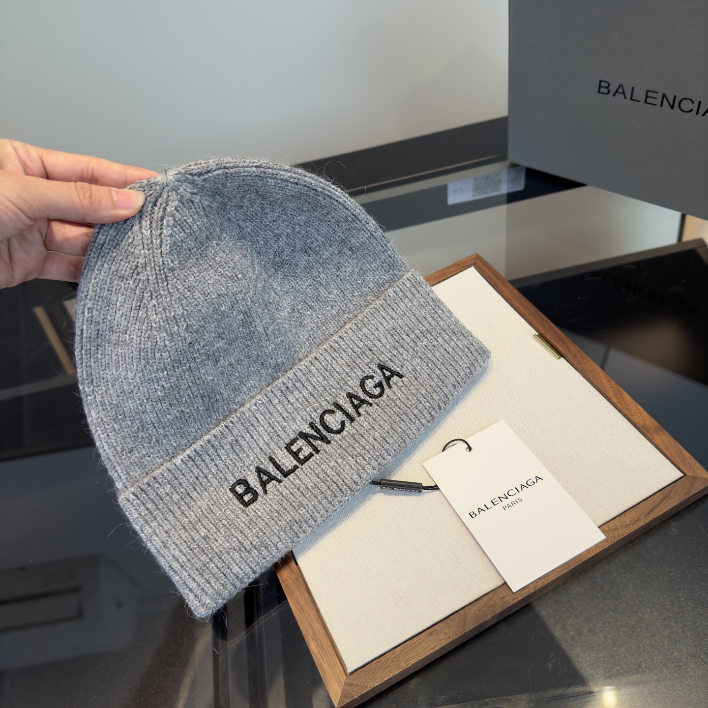 BALENCIAGA 一比一 男女款 刺繡LOGO針織毛帽 冬季帽| 11 BALENCIAGA 一比一 男女款 刺繡LOGO針織毛帽 冬季帽