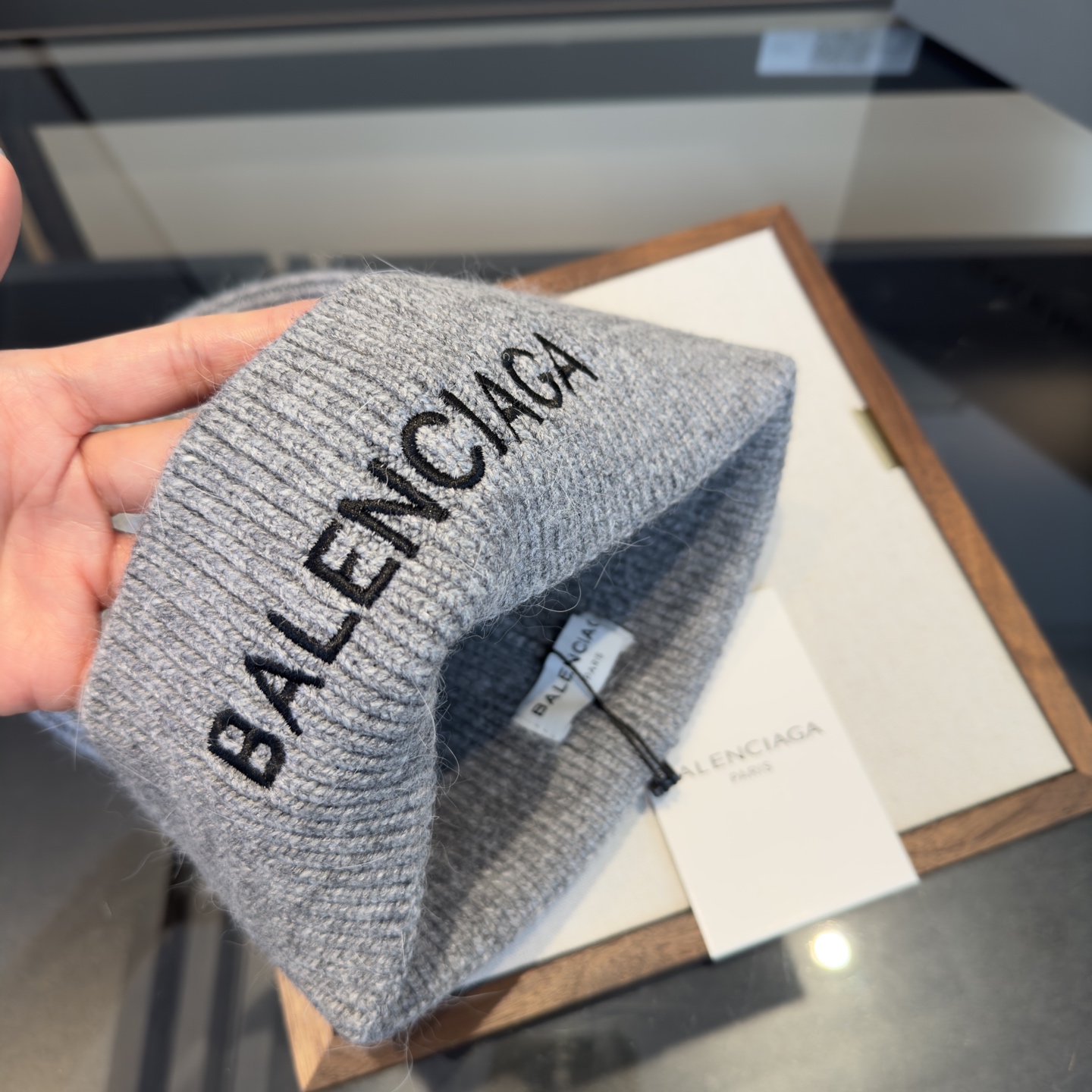 BALENCIAGA 一比一 男女款 刺繡LOGO針織毛帽 冬季帽| 9 BALENCIAGA 一比一 男女款 刺繡LOGO針織毛帽 冬季帽