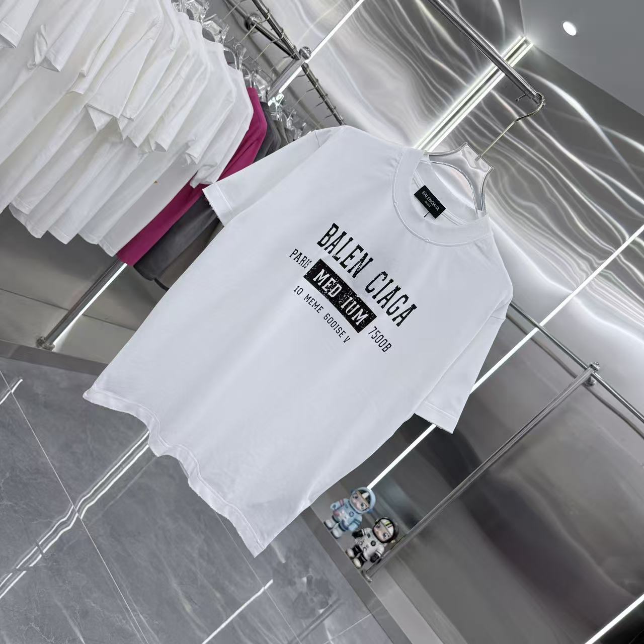 Balenciaga 高仿 男款 MEDIUM字母印花短袖T恤 潮流休閒百搭款| 13 Balenciaga 高仿 男款 MEDIUM字母印花短袖T恤 潮流休閒百搭款