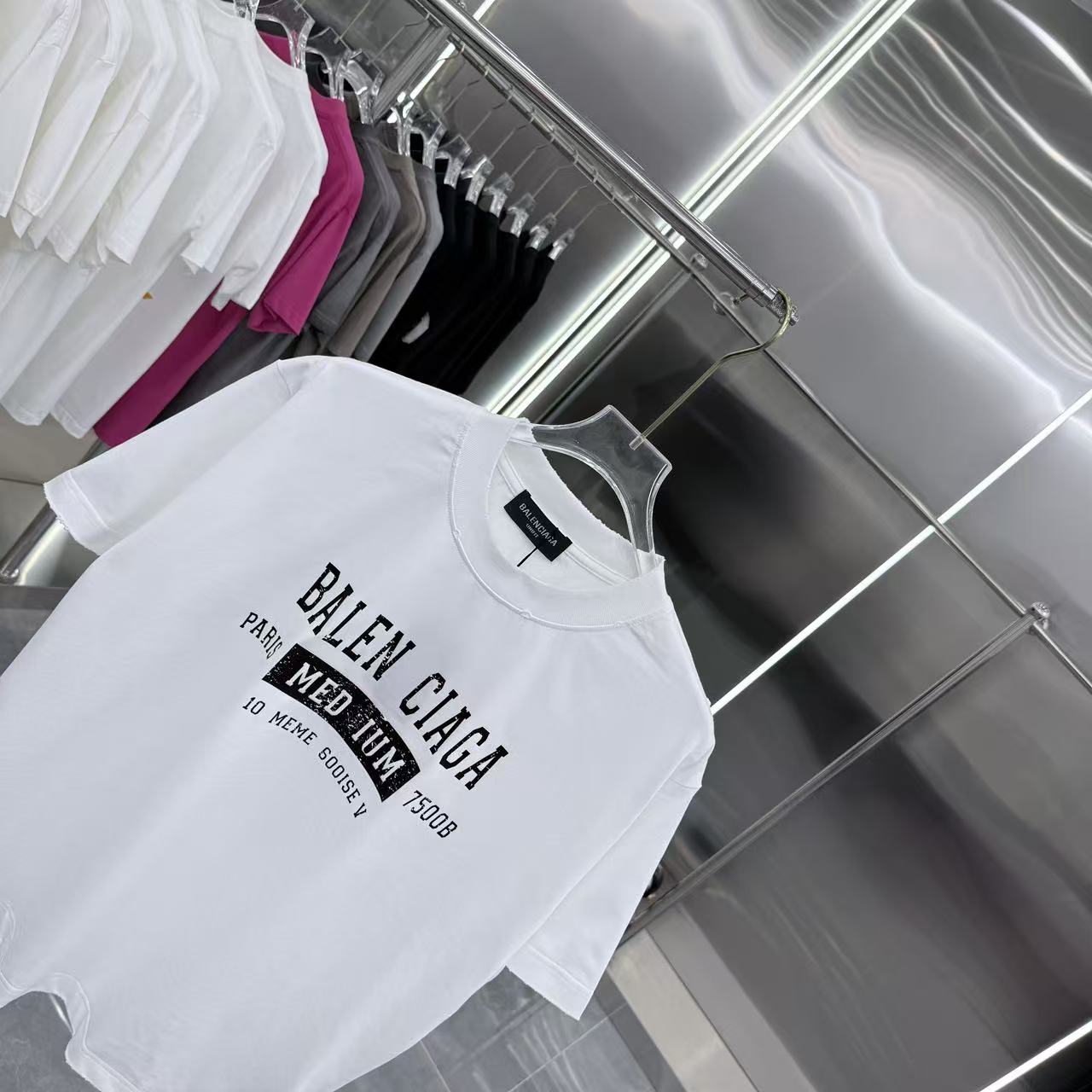 Balenciaga 高仿 男款 MEDIUM字母印花短袖T恤 潮流休閒百搭款| 12 Balenciaga 高仿 男款 MEDIUM字母印花短袖T恤 潮流休閒百搭款