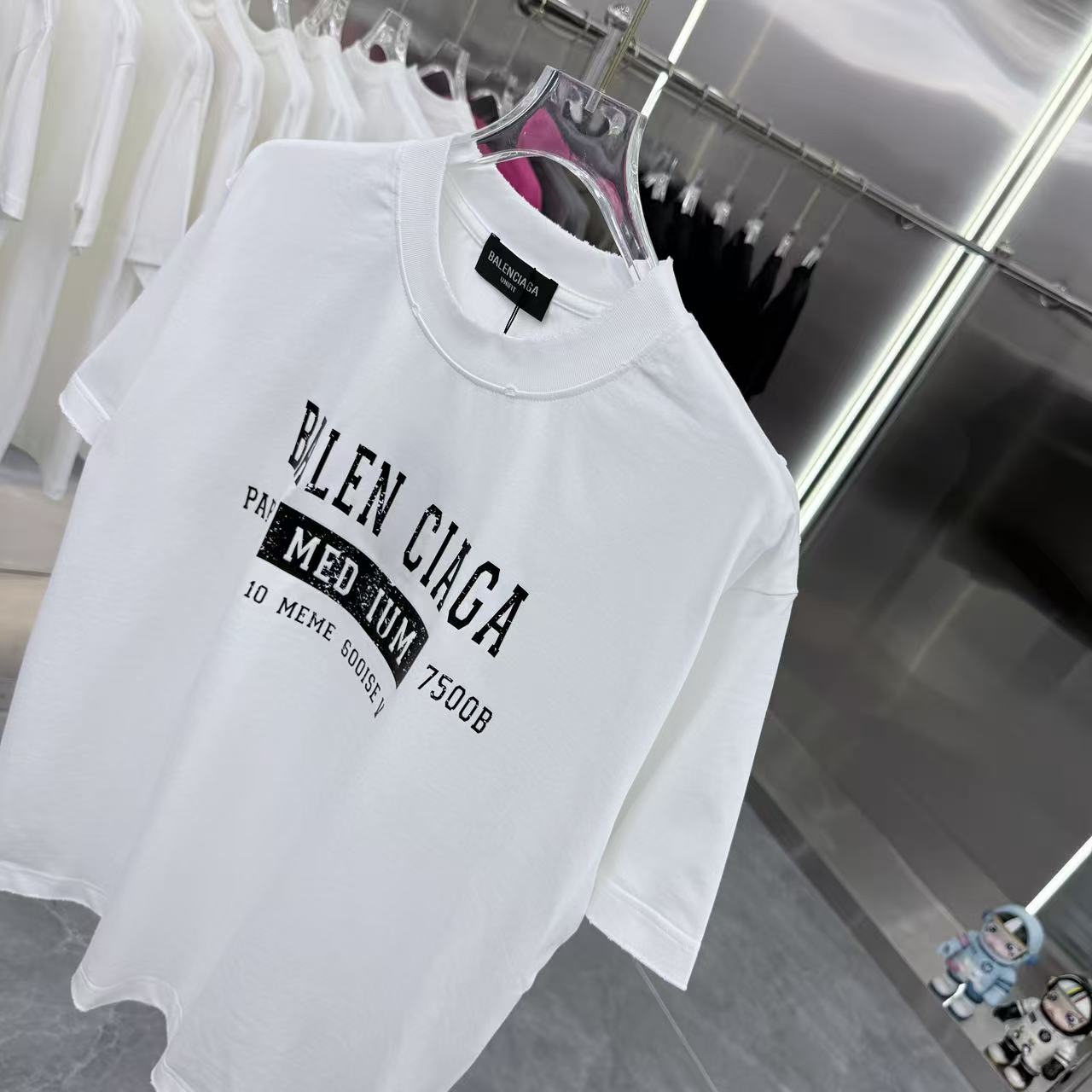 Balenciaga 高仿 男款 MEDIUM字母印花短袖T恤 潮流休閒百搭款| 11 Balenciaga 高仿 男款 MEDIUM字母印花短袖T恤 潮流休閒百搭款