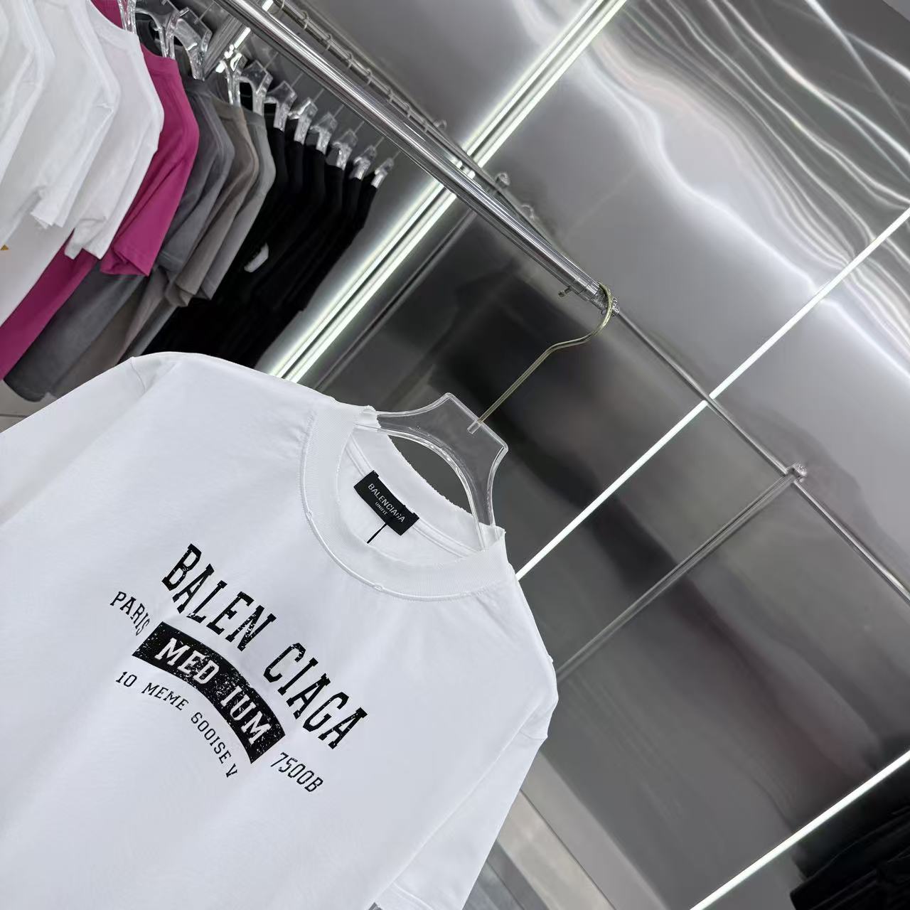 Balenciaga 高仿 男款 MEDIUM字母印花短袖T恤 潮流休閒百搭款| 8 Balenciaga 高仿 男款 MEDIUM字母印花短袖T恤 潮流休閒百搭款