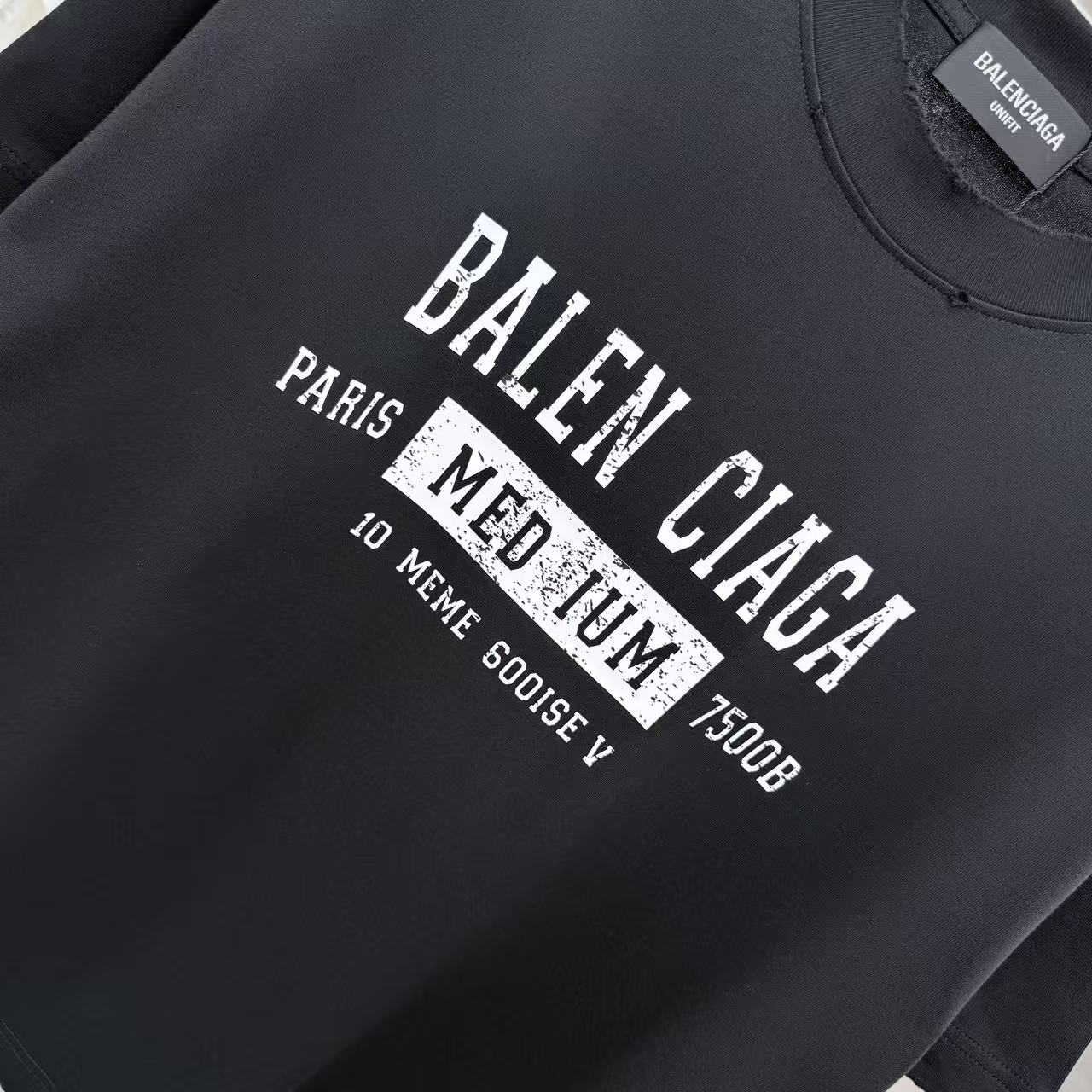 Balenciaga 一比一 男款 MEDIUM字母短袖T恤 潮流街頭設計上衣| 10 Balenciaga 一比一 男款 MEDIUM字母短袖T恤 潮流街頭設計上衣