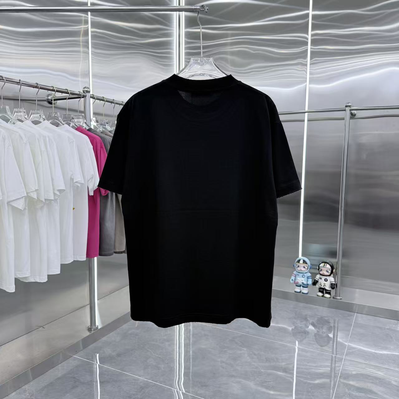 Balenciaga 一比一 男款 MEDIUM字母短袖T恤 潮流街頭設計上衣| 7 Balenciaga 一比一 男款 MEDIUM字母短袖T恤 潮流街頭設計上衣