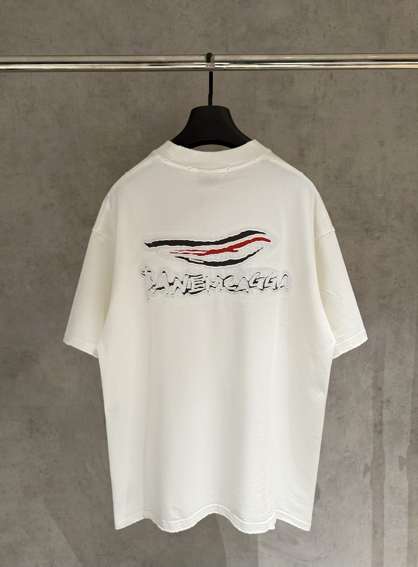 Balenciaga 高仿刺繡Logo短袖T恤 白色極簡潮流款| 14 Balenciaga 高仿刺繡Logo短袖T恤 白色極簡潮流款