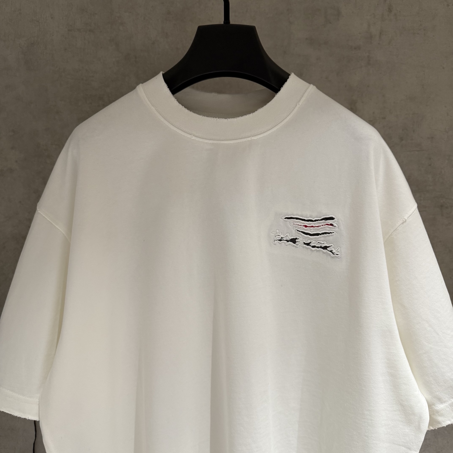Balenciaga 高仿刺繡Logo短袖T恤 白色極簡潮流款| 13 Balenciaga 高仿刺繡Logo短袖T恤 白色極簡潮流款