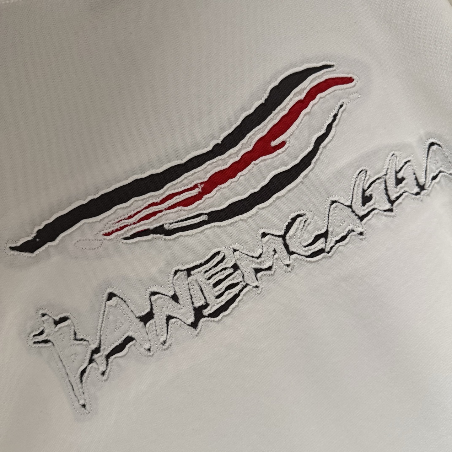 Balenciaga 高仿刺繡Logo短袖T恤 白色極簡潮流款| 9 Balenciaga 高仿刺繡Logo短袖T恤 白色極簡潮流款