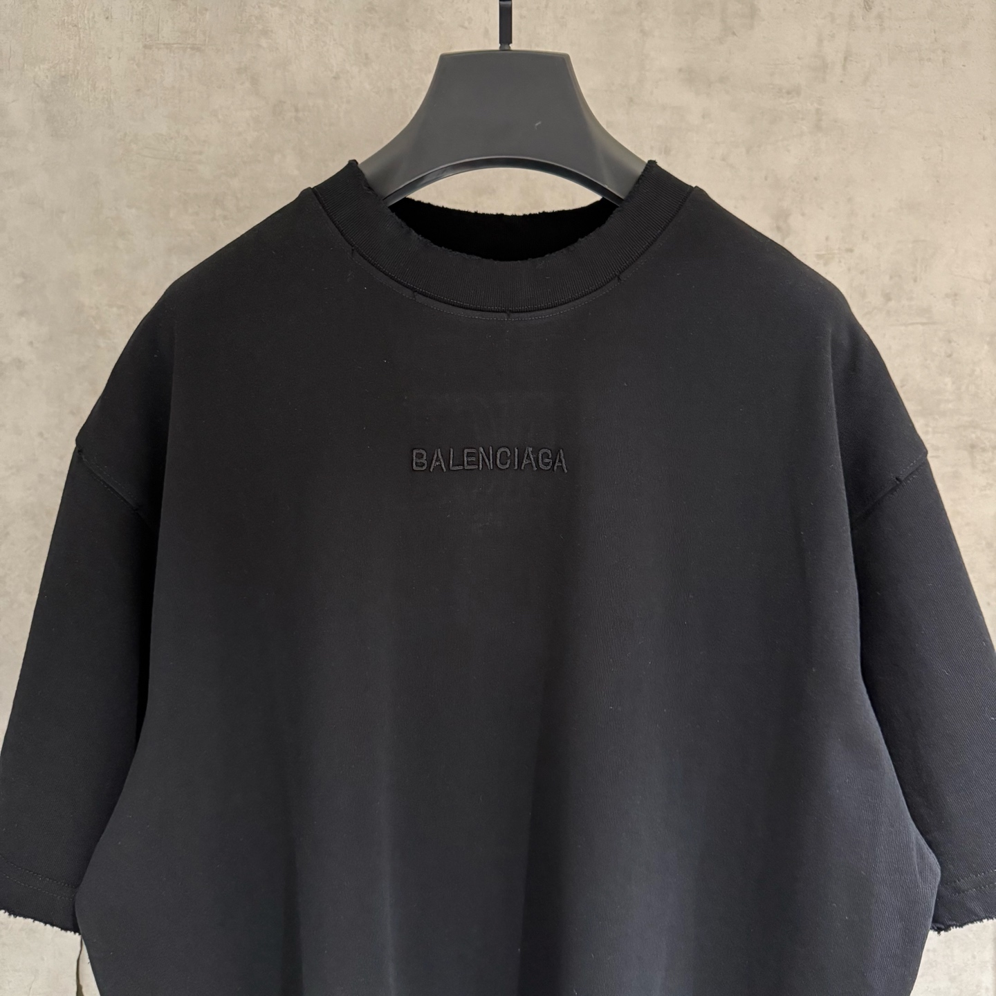 Balenciaga A貨浮雕Logo短袖T恤 黑色極簡潮流款| 13 Balenciaga A貨浮雕Logo短袖T恤 黑色極簡潮流款