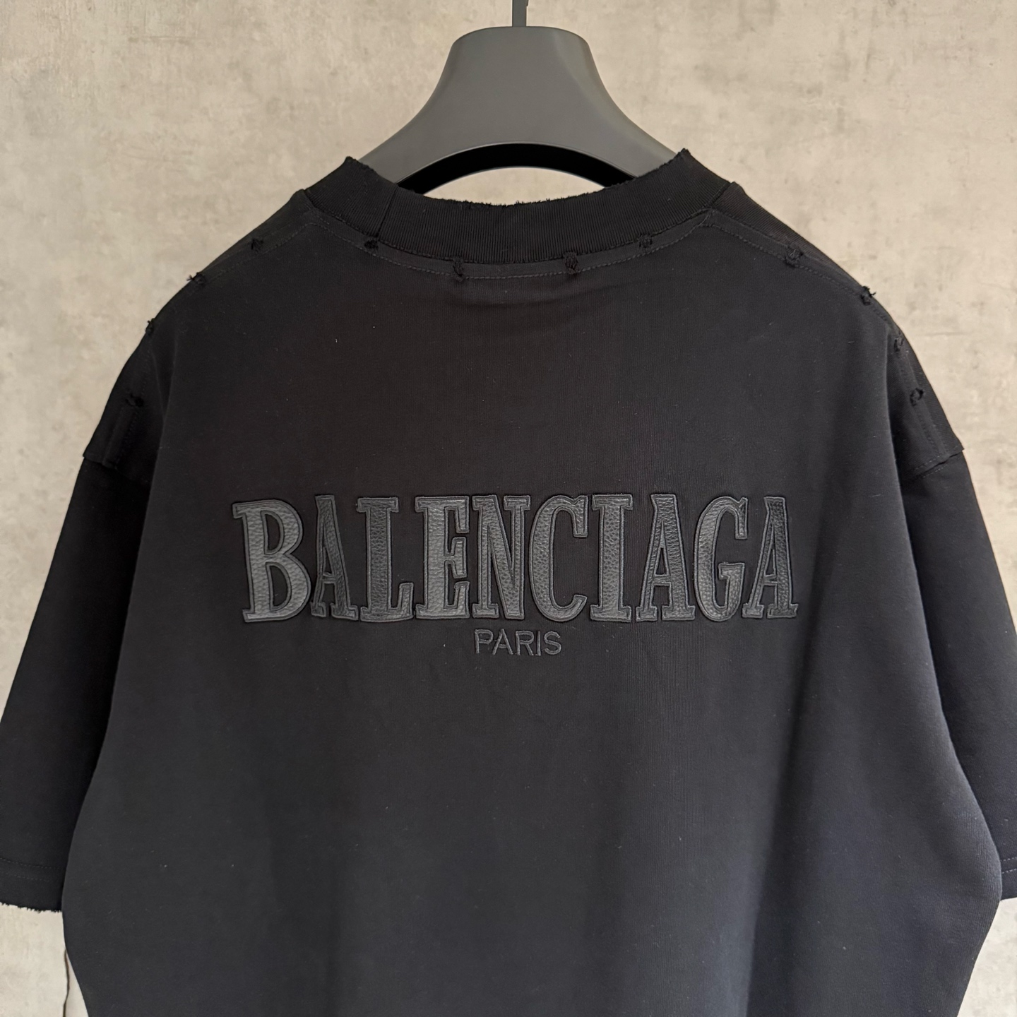 Balenciaga A貨浮雕Logo短袖T恤 黑色極簡潮流款| 10 Balenciaga A貨浮雕Logo短袖T恤 黑色極簡潮流款