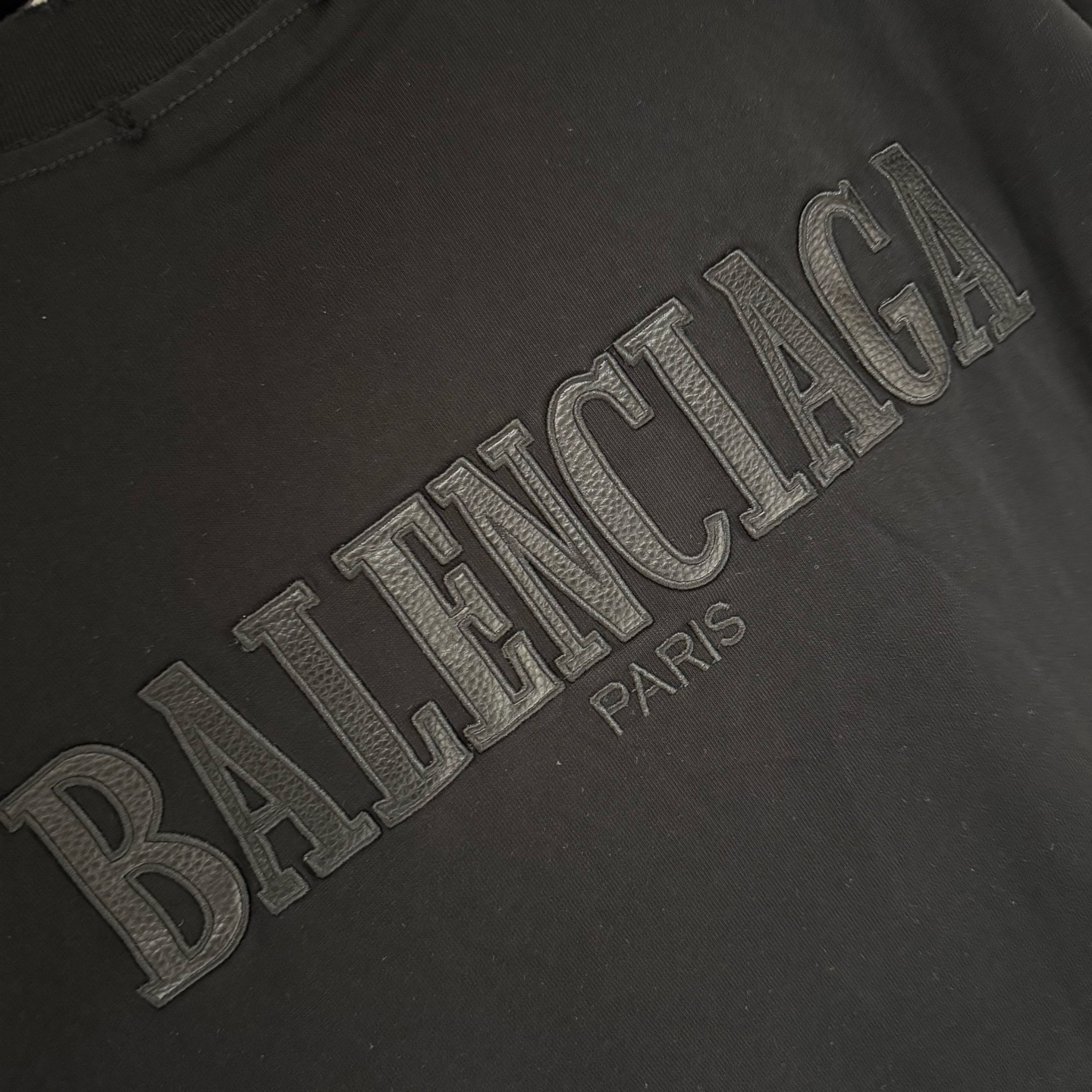 Balenciaga A貨浮雕Logo短袖T恤 黑色極簡潮流款| 9 Balenciaga A貨浮雕Logo短袖T恤 黑色極簡潮流款