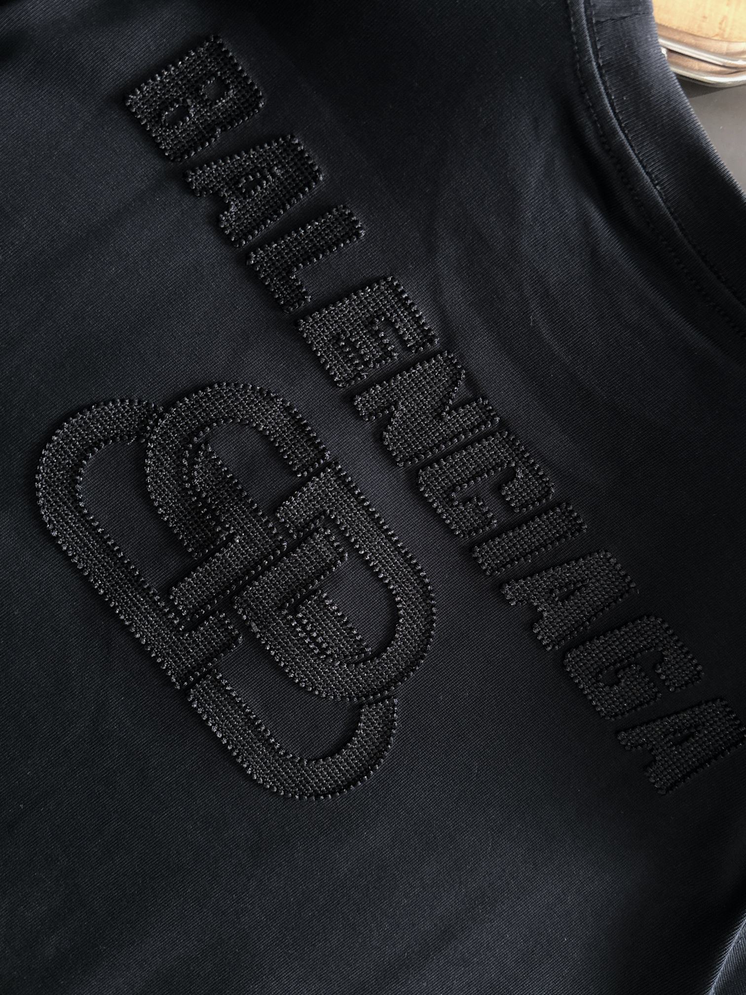 Balenciaga 高仿 男款BB立體Logo短袖T恤 極簡百搭潮流款| 10 Balenciaga 高仿 男款BB立體Logo短袖T恤 極簡百搭潮流款