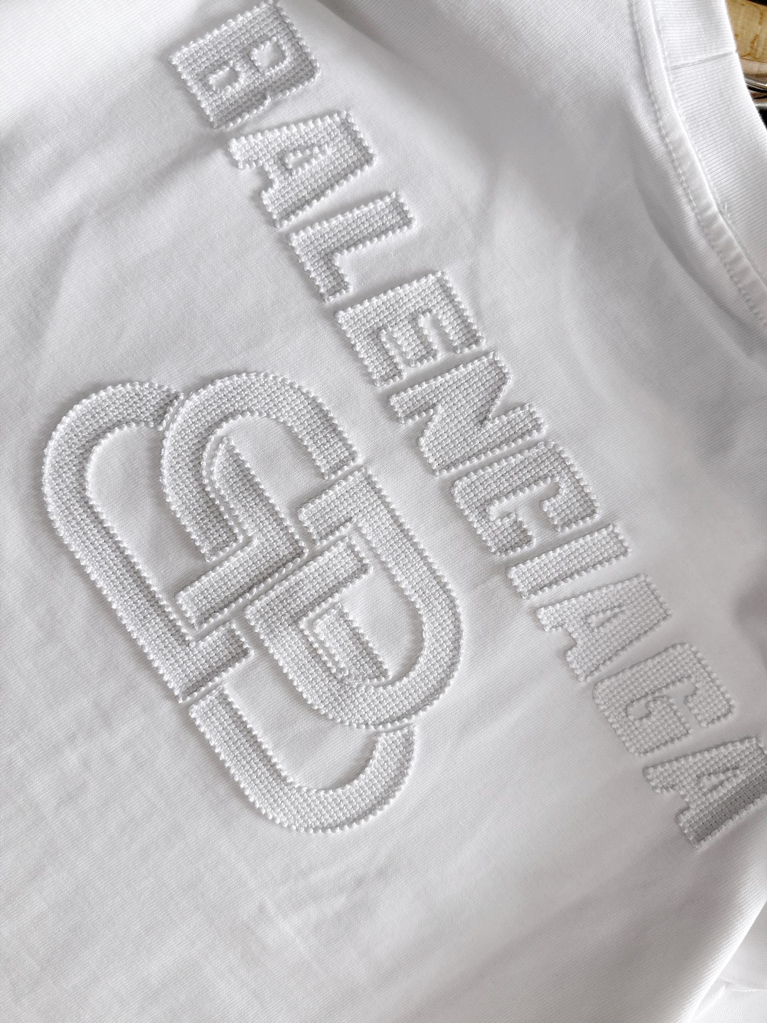 Balenciaga 一比一 男款BB刺繡Logo短袖T恤 極簡時尚百搭款| 11 Balenciaga 一比一 男款BB刺繡Logo短袖T恤 極簡時尚百搭款