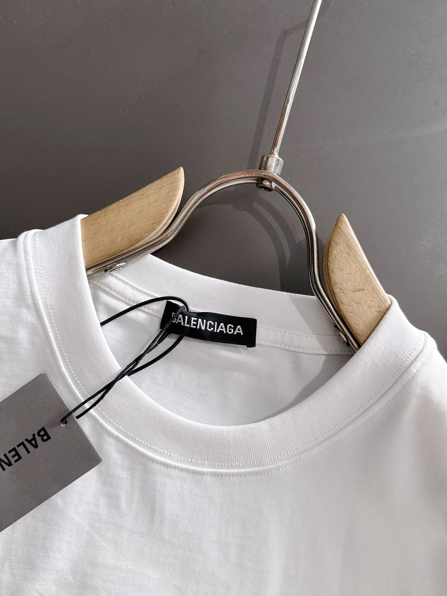 Balenciaga 一比一 男款BB刺繡Logo短袖T恤 極簡時尚百搭款| 10 Balenciaga 一比一 男款BB刺繡Logo短袖T恤 極簡時尚百搭款