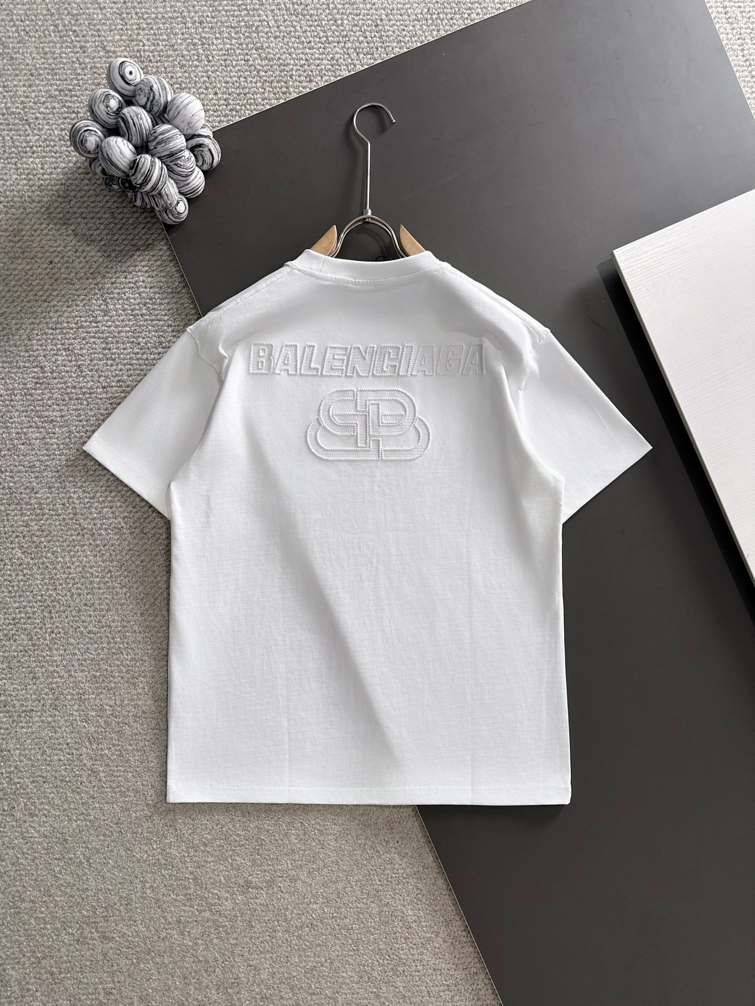 Balenciaga 一比一 男款BB刺繡Logo短袖T恤 極簡時尚百搭款| 7 Balenciaga 一比一 男款BB刺繡Logo短袖T恤 極簡時尚百搭款