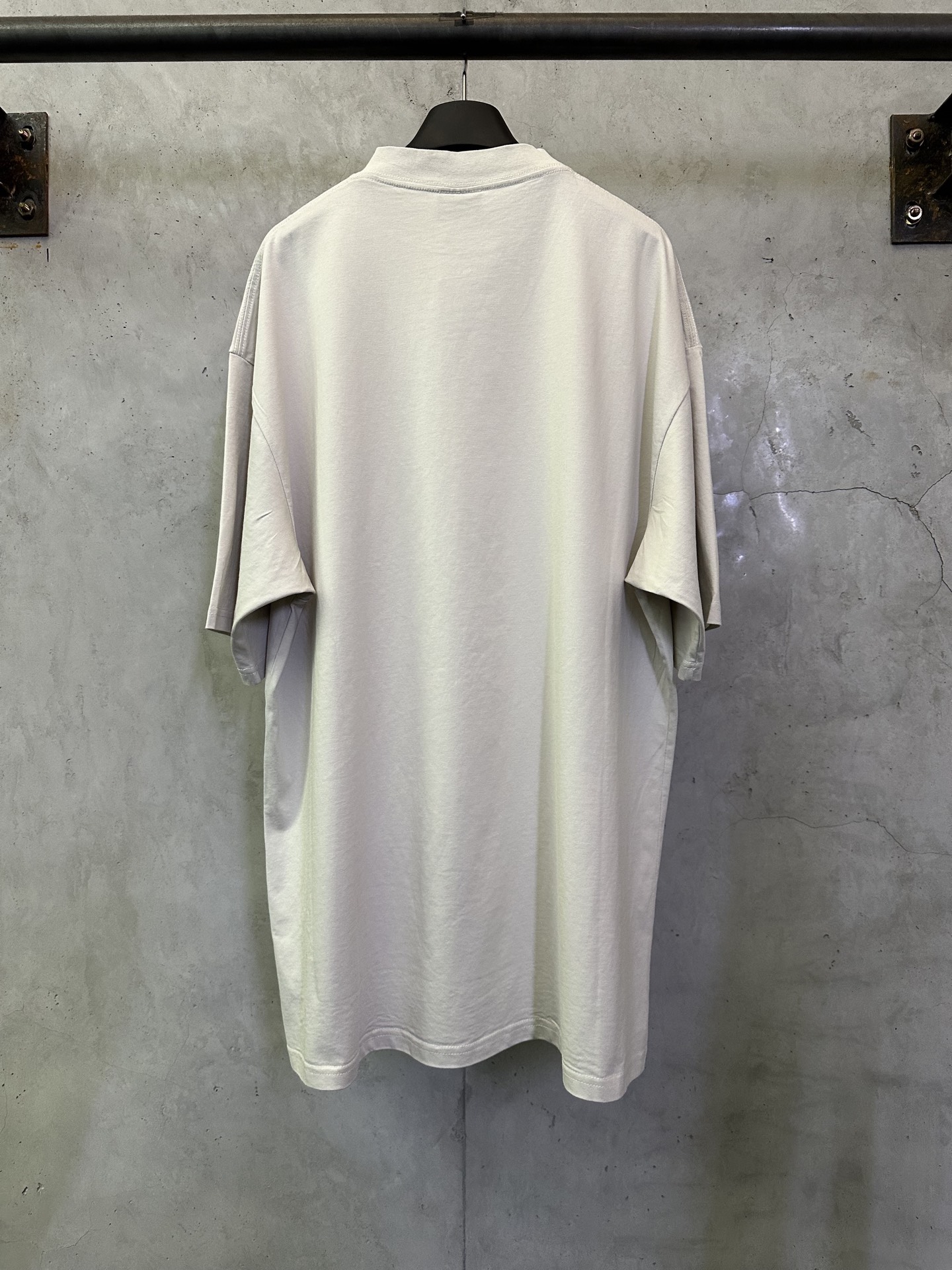 Balenciaga 高仿 男款極簡字母短袖T恤 潮流百搭設計款| 13 Balenciaga 高仿 男款極簡字母短袖T恤 潮流百搭設計款