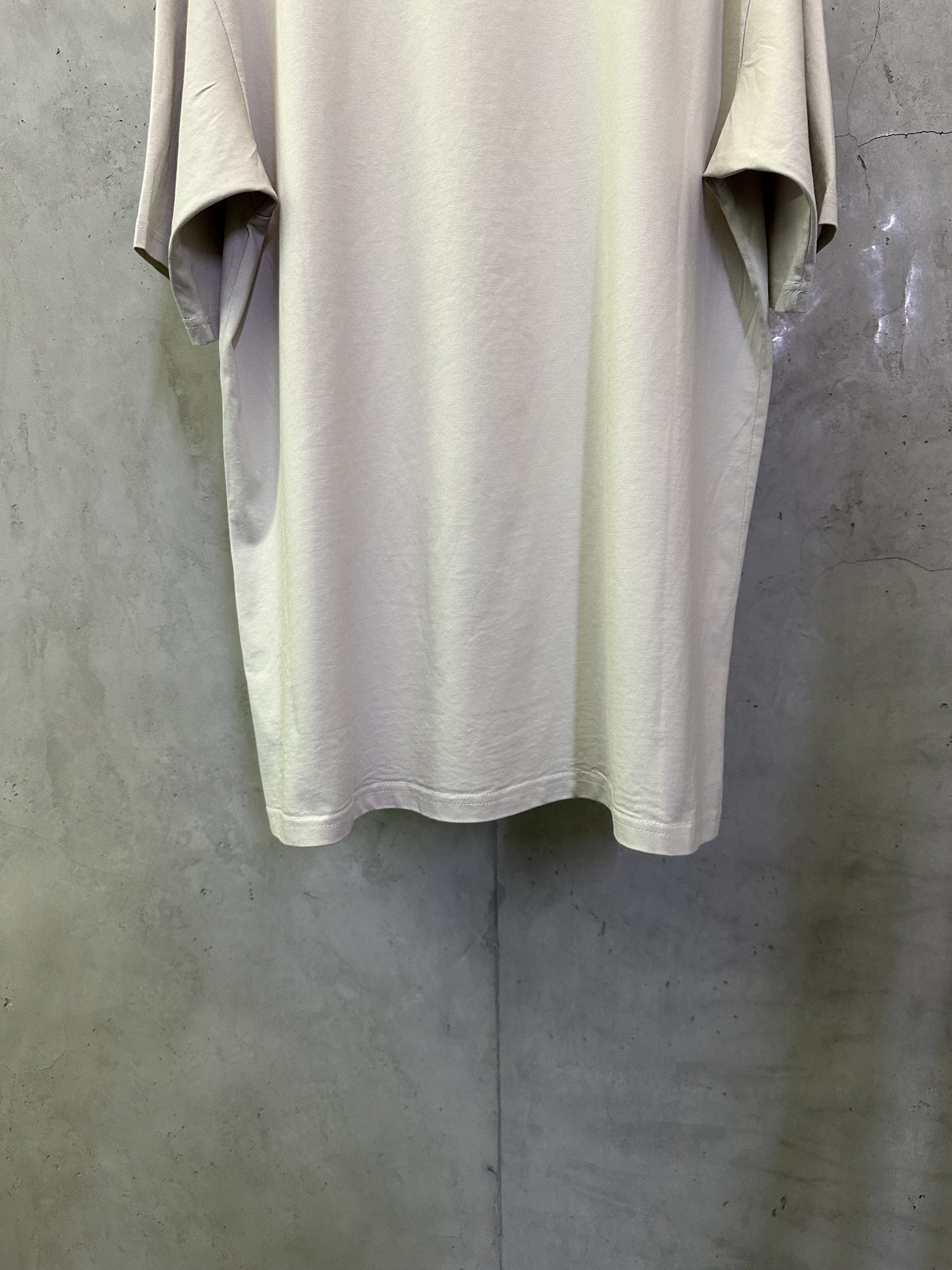 Balenciaga 高仿 男款極簡字母短袖T恤 潮流百搭設計款| 9 Balenciaga 高仿 男款極簡字母短袖T恤 潮流百搭設計款