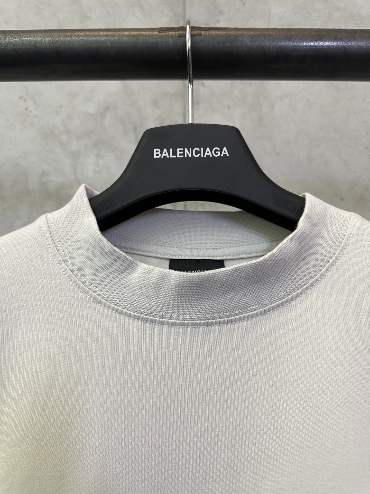 Balenciaga 高仿 男款極簡字母短袖T恤 潮流百搭設計款| 8 Balenciaga 高仿 男款極簡字母短袖T恤 潮流百搭設計款