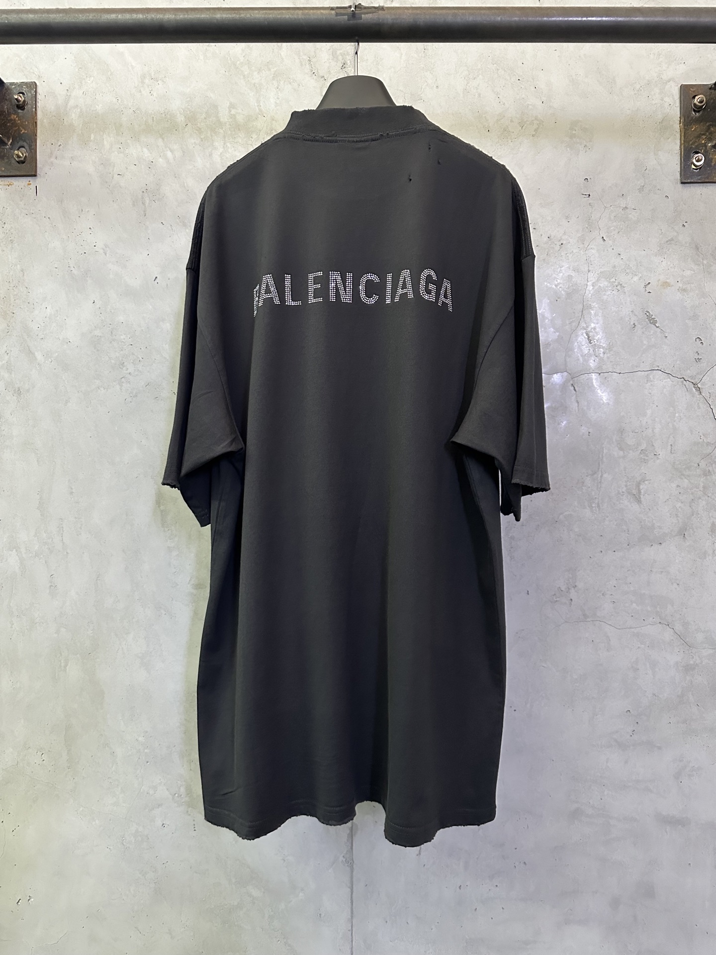 Balenciaga 高仿 男款BB字母Logo短袖T恤 潮流百搭款| 14 Balenciaga 高仿 男款BB字母Logo短袖T恤 潮流百搭款