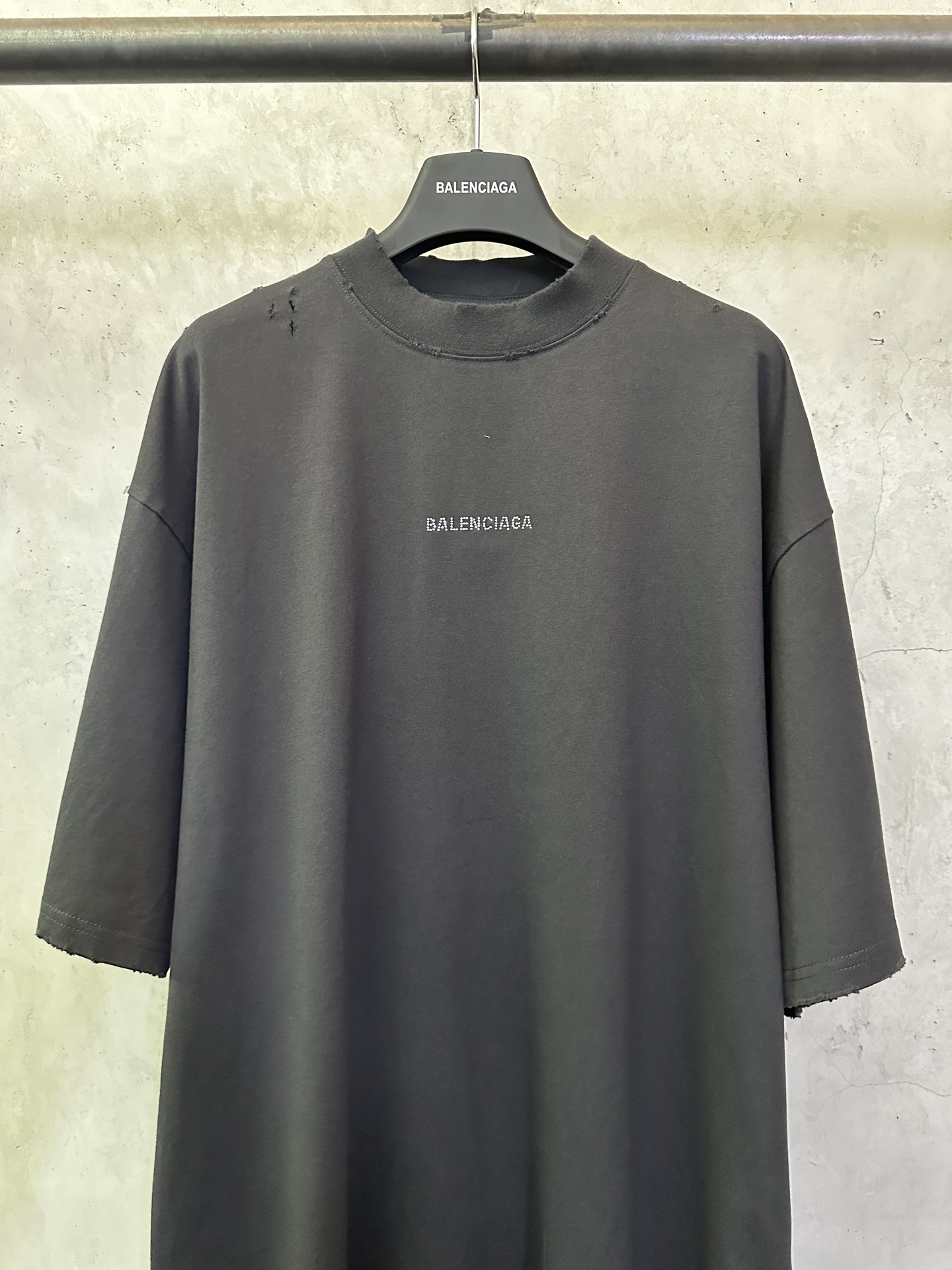 Balenciaga 高仿 男款BB字母Logo短袖T恤 潮流百搭款| 13 Balenciaga 高仿 男款BB字母Logo短袖T恤 潮流百搭款