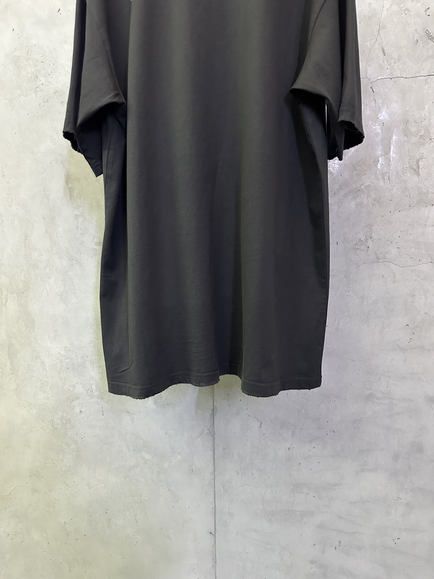 Balenciaga 高仿 男款BB字母Logo短袖T恤 潮流百搭款| 10 Balenciaga 高仿 男款BB字母Logo短袖T恤 潮流百搭款