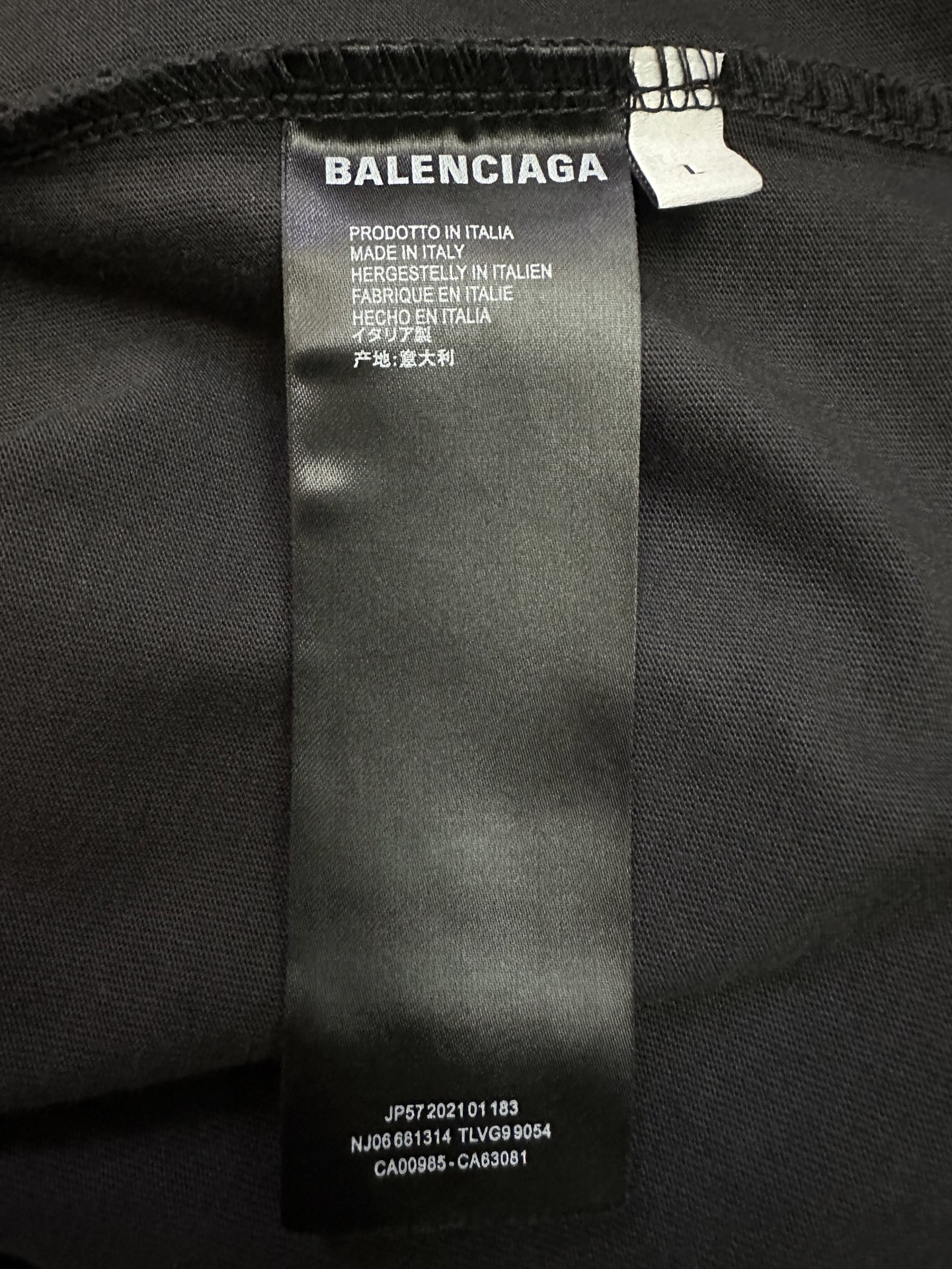 Balenciaga 高仿 男款BB字母Logo短袖T恤 潮流百搭款| 7 Balenciaga 高仿 男款BB字母Logo短袖T恤 潮流百搭款