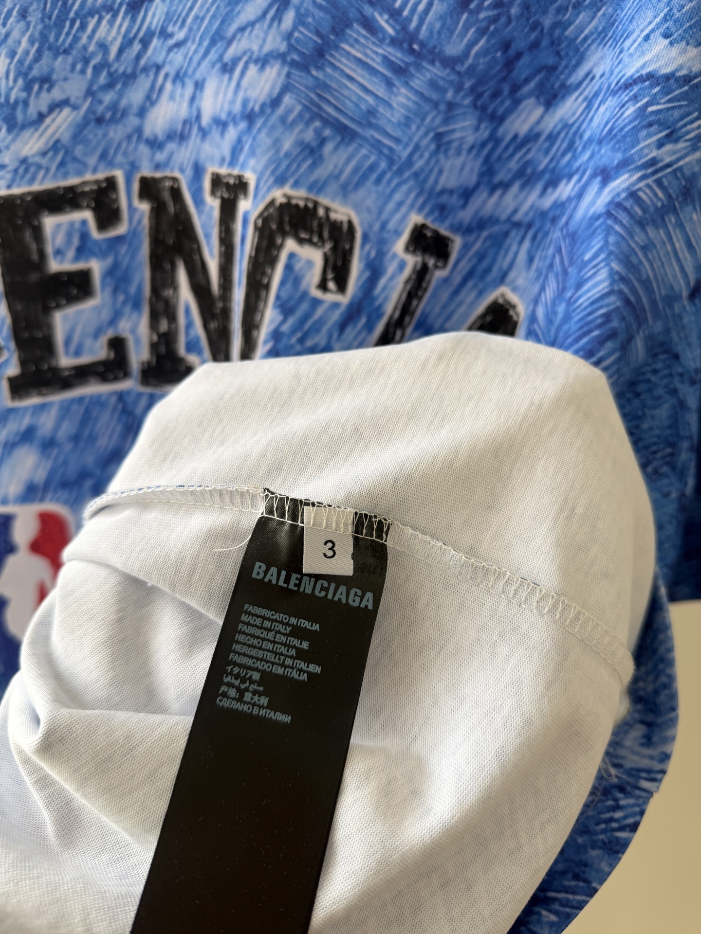 Balenciaga 原單 男款NBA聯名藍色印花短袖T恤 潮流街頭款| 17 Balenciaga 原單 男款NBA聯名藍色印花短袖T恤 潮流街頭款