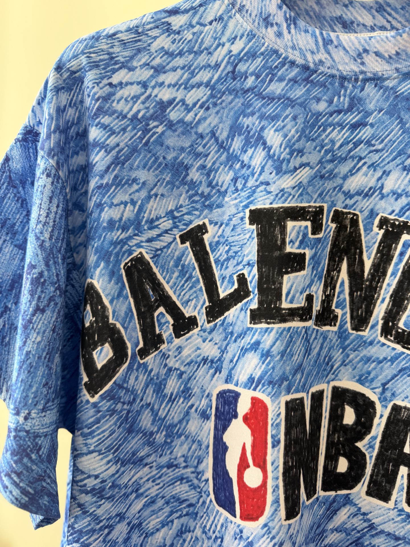 Balenciaga 原單 男款NBA聯名藍色印花短袖T恤 潮流街頭款| 16 Balenciaga 原單 男款NBA聯名藍色印花短袖T恤 潮流街頭款