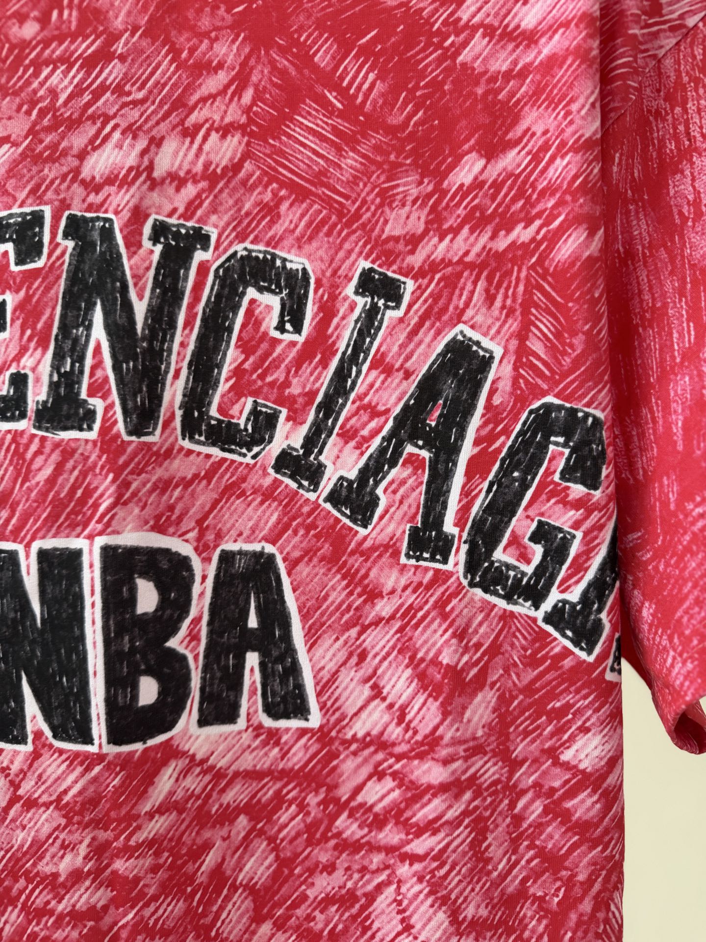 Balenciaga A貨 男款NBA聯名紅色印花短袖T恤 潮流運動款| 9 Balenciaga A貨 男款NBA聯名紅色印花短袖T恤 潮流運動款