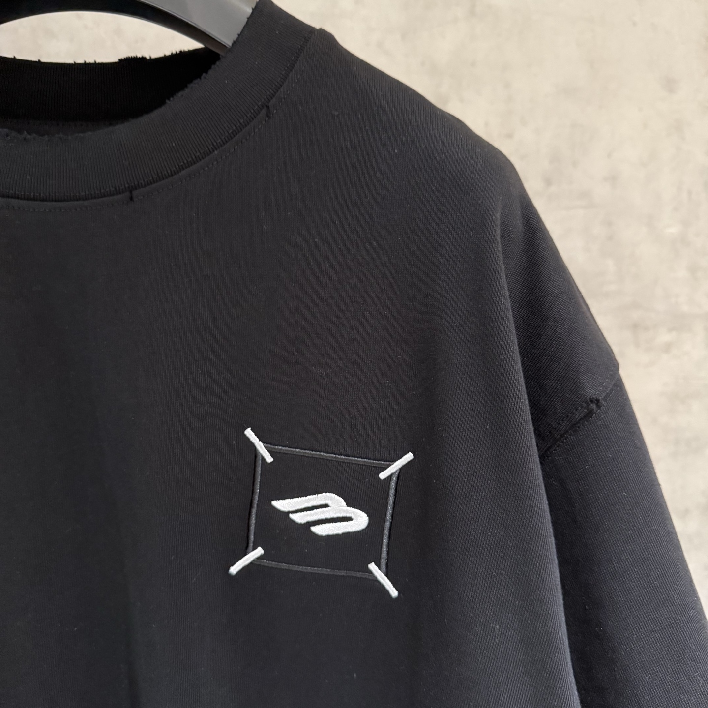 Balenciaga 高仿 BB刺繡寬鬆短袖T恤 黑色簡約Logo潮流上衣| 10 Balenciaga 高仿 BB刺繡寬鬆短袖T恤 黑色簡約Logo潮流上衣