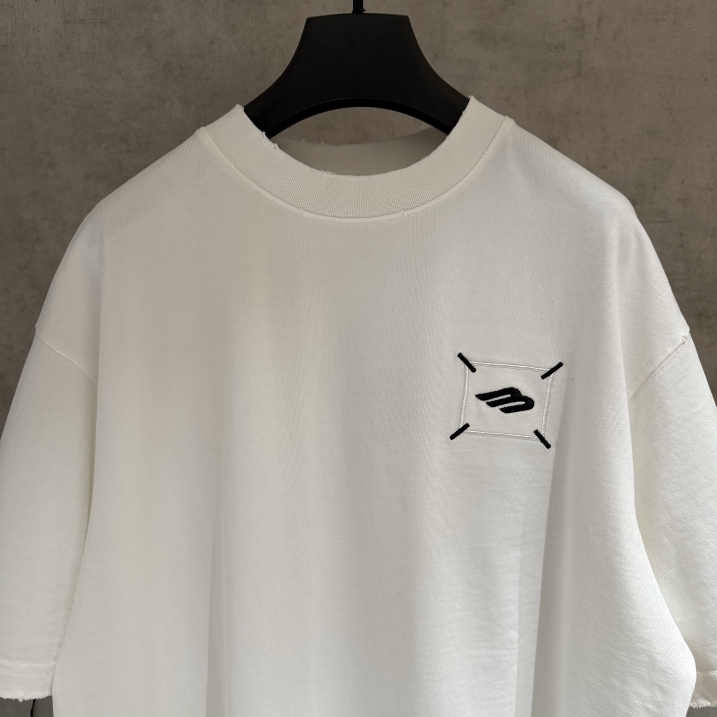 Balenciaga 高仿 BB刺繡寬鬆短袖T恤 白色簡約Logo潮流上衣| 13 Balenciaga 高仿 BB刺繡寬鬆短袖T恤 白色簡約Logo潮流上衣